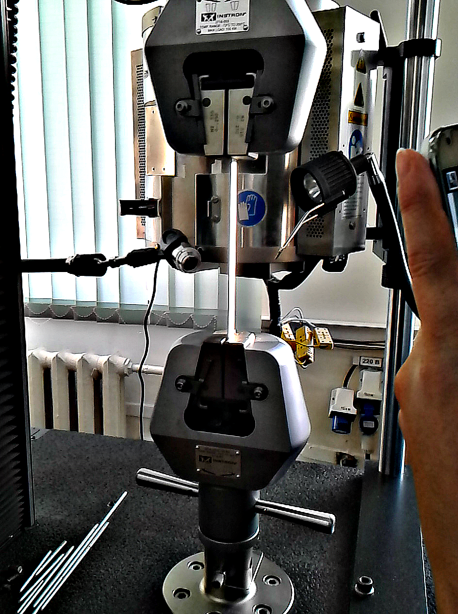 Instron mechanical testing frame